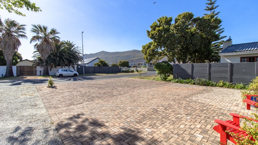 1 Bedroom Property for Sale in Sandbaai Western Cape
